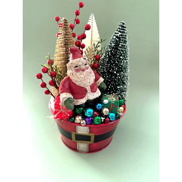 Price Reduced Festive Christmas Assemblage With a Jolly Santa - Picture 3 of 8